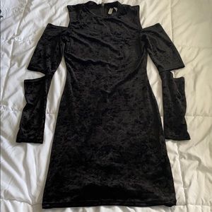H&M Black crushed velvet long sleeve dress
